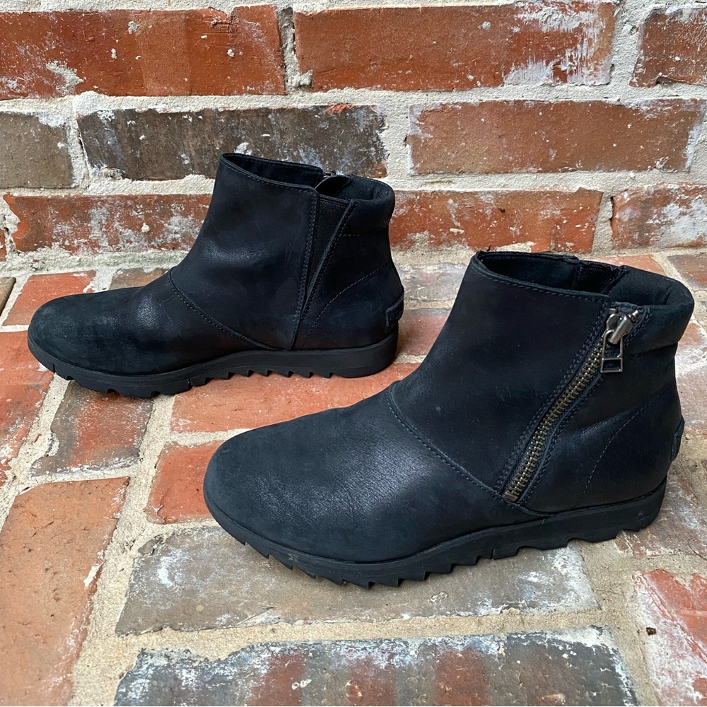Sorel Harlow Black Zip Waterproof Leather Wedge Bootie Size 7